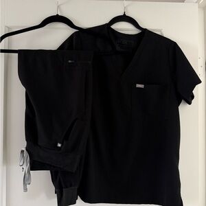 Figs Classic Black Scrub Set